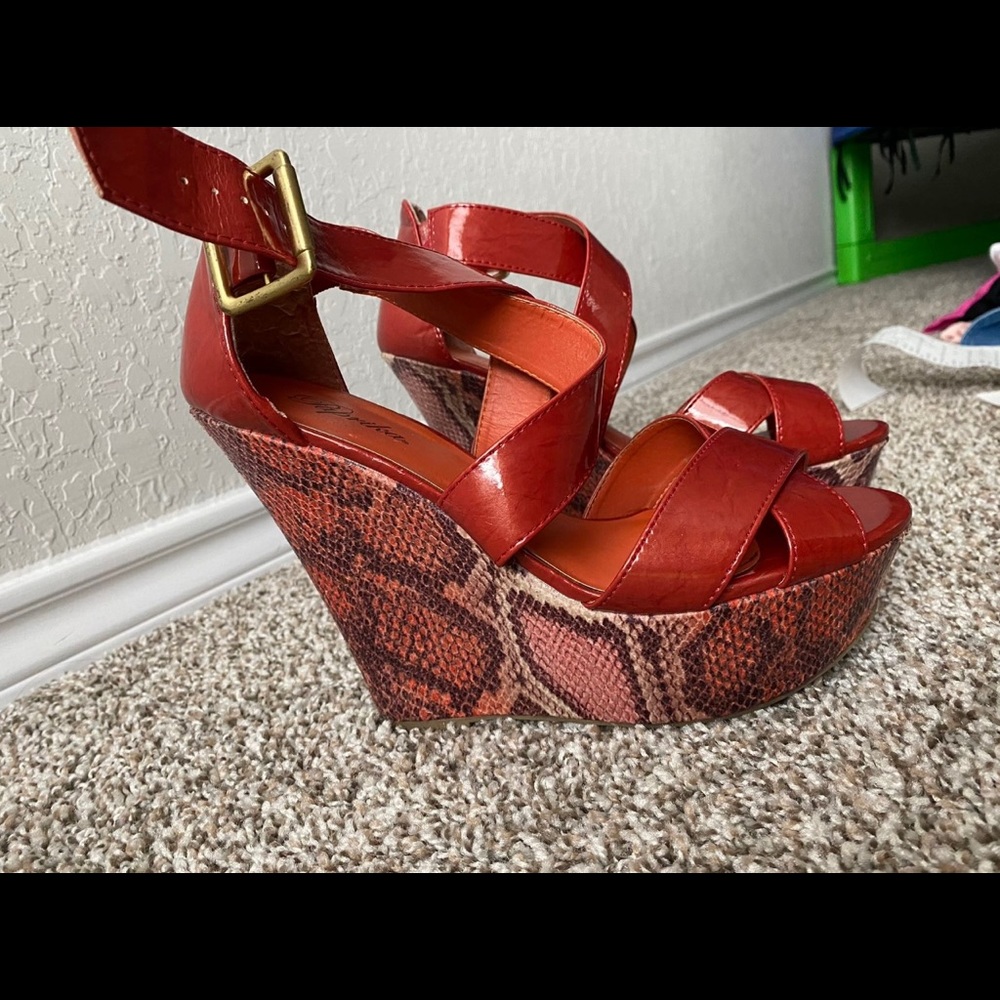 Paprika wedge, used good.size 8.5